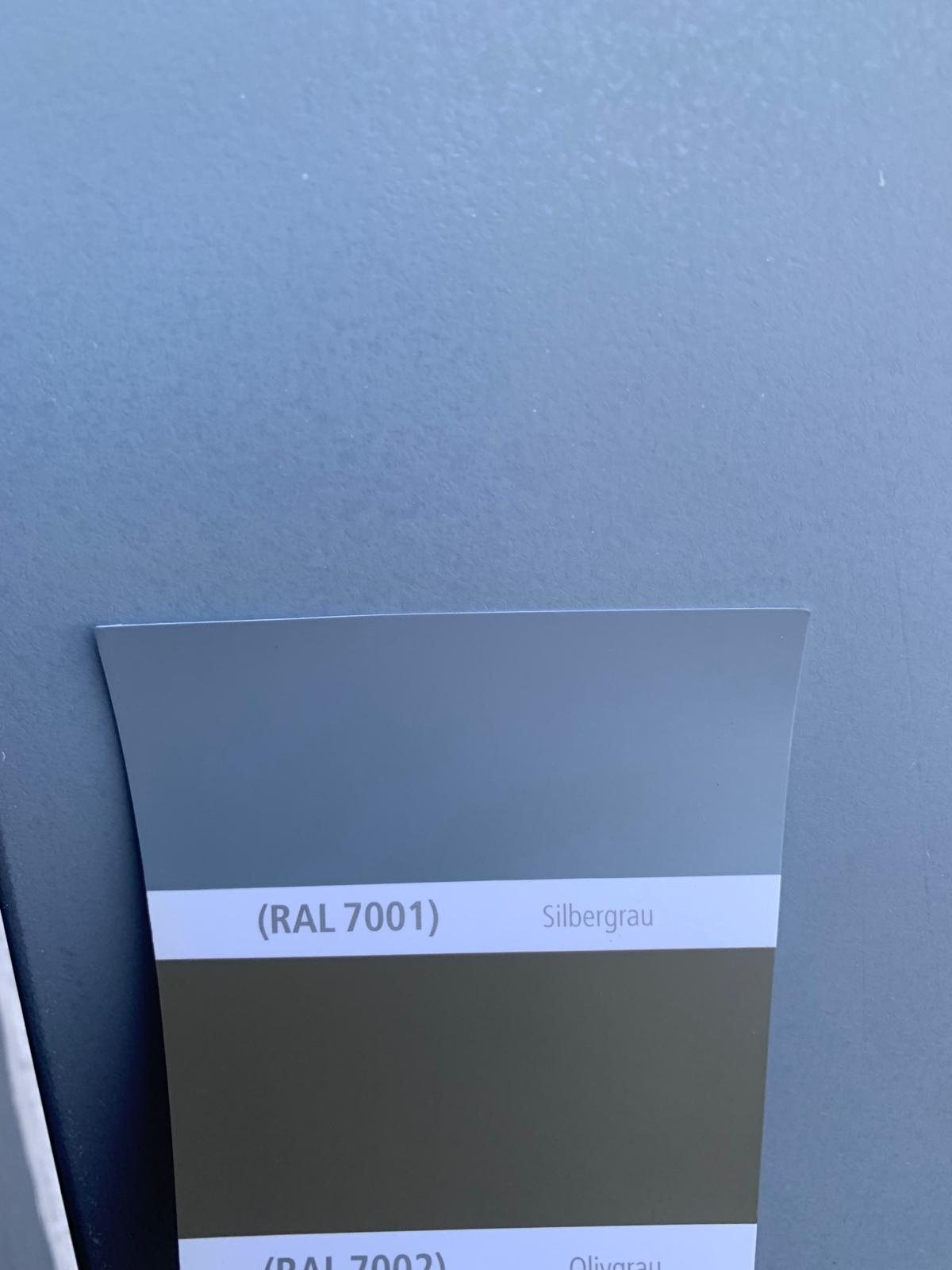 Glatt gestrichene Wand in moderner Farbgestaltung