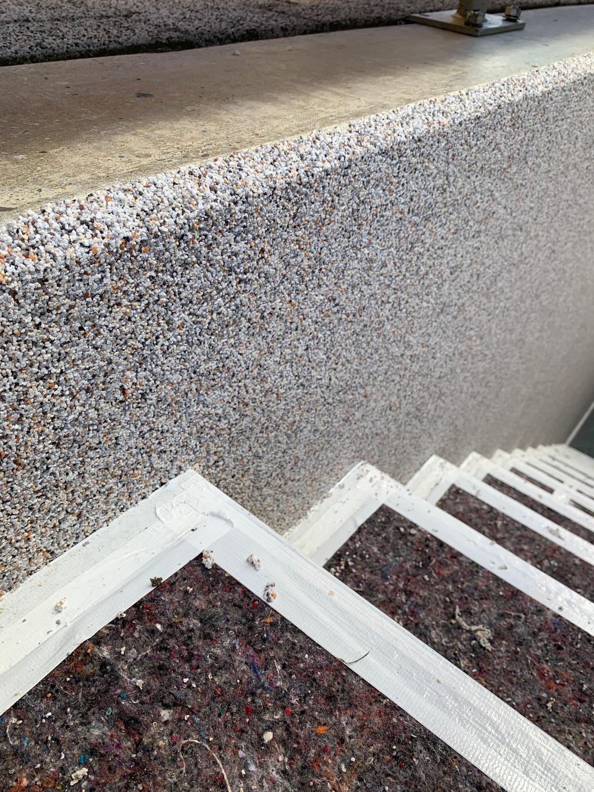 Treppenbereich mit hochwertigem Teppichboden und sauberer Verarbeitung